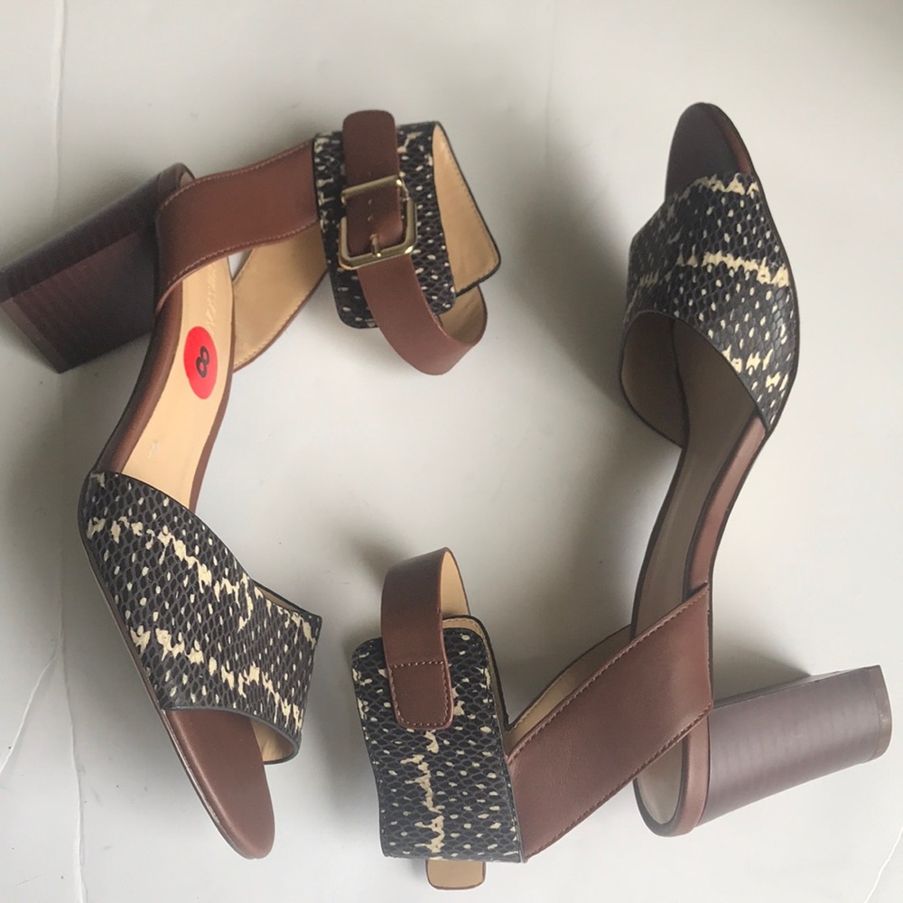 🆕 Expression,Leora, patterned sandals, size 8